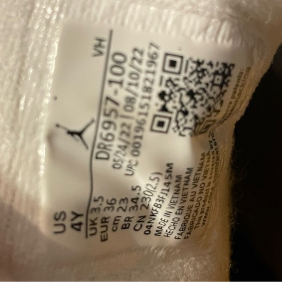 Kid's Air Jordan 1 Mid SE GS "Messy Room boys size 4Y - Picture 6 of 7